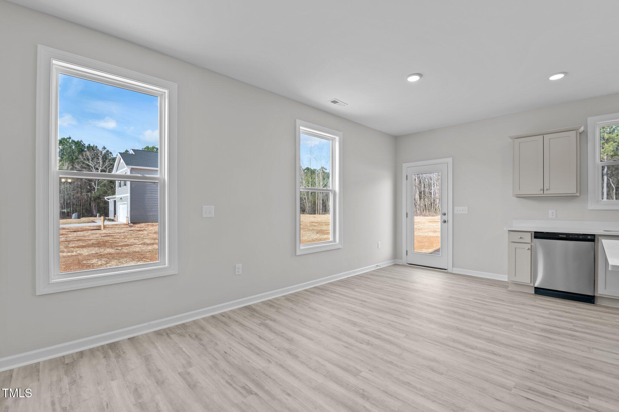 9154 Phoenix Court Spring Hope, NC 27882 - Photo 6 of 31 21-web-or-mls-DSC_2197