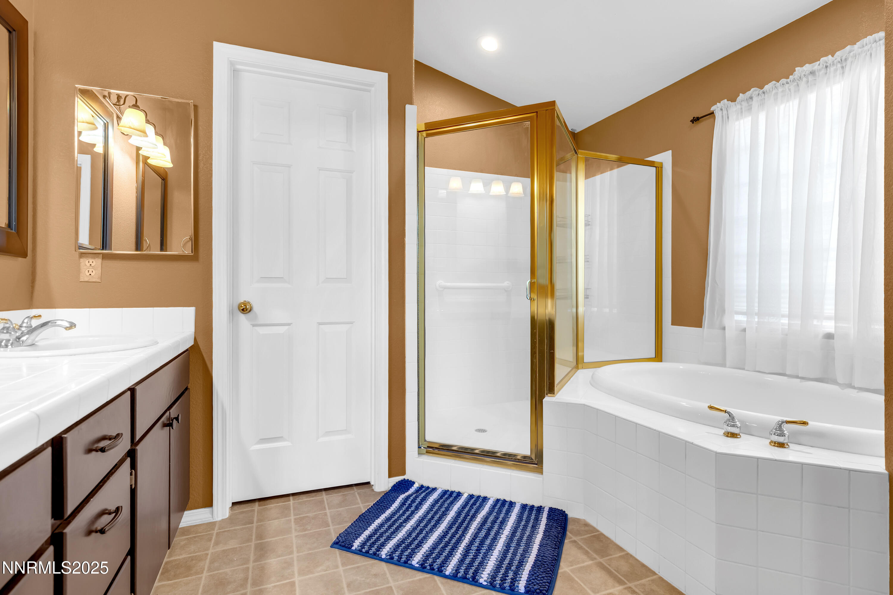 6248 Golden Meadow Road Reno, NV 89519 - Photo 25 of 64 a bathroom with a bathtub and a sink