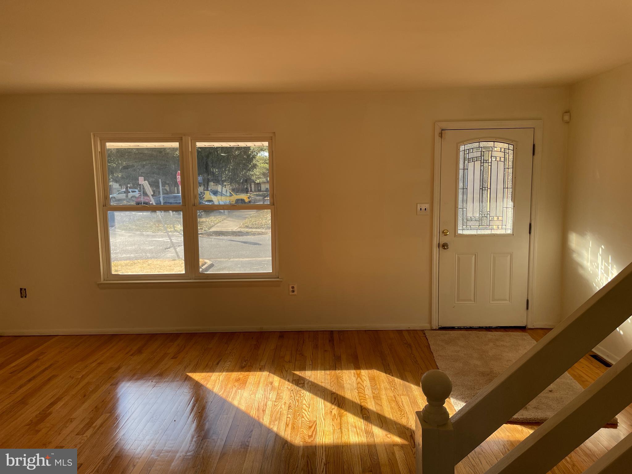 28 Keith Street Newark, DE 19713 - Photo 5 of 16 Front door / living room