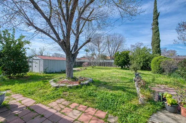 $420,000 | 2306 Stanford Avenue, Clovis, CA 93611