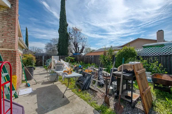 $420,000 | 2306 Stanford Avenue, Clovis, CA 93611