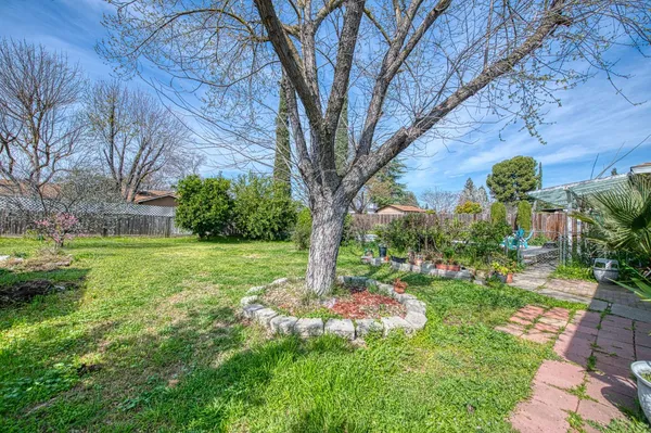 $420,000 | 2306 Stanford Avenue, Clovis, CA 93611