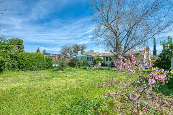 $420,000 | 2306 Stanford Avenue, Clovis, CA 93611