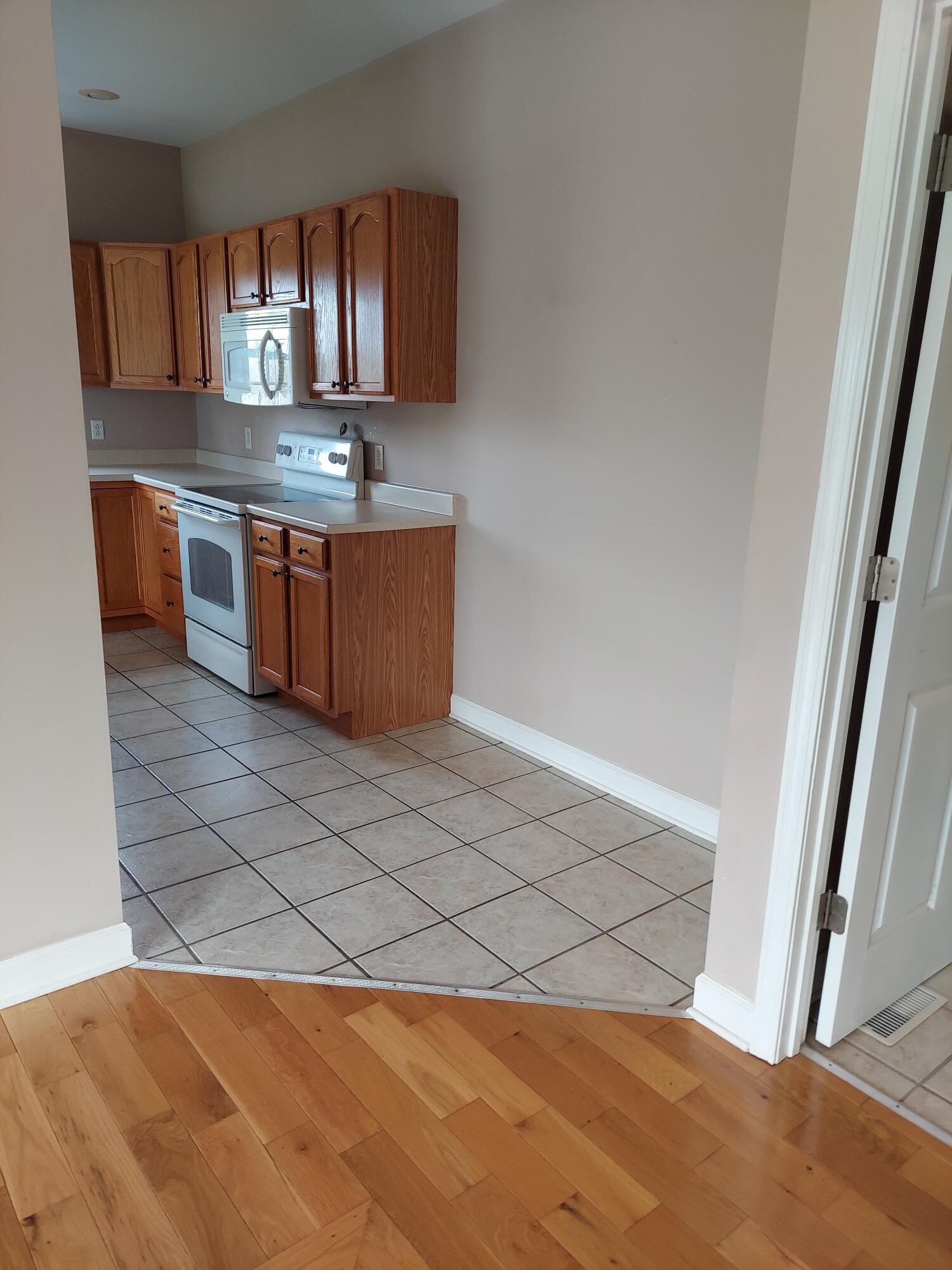 228 Glaze Road Telford, TN 37690 - Photo 5 of 20 20230925_161430_01