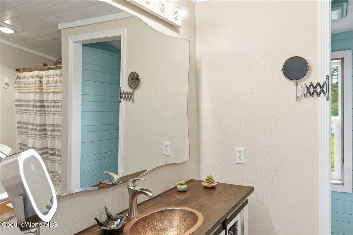 3061 East Lancaster Road Hayden, ID 83835 - Photo 30 of 49 Master Bath