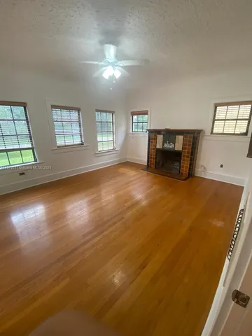 $4,900 | 8900 Northeast 1st Avenue, Unit 1, El Portal, FL 33138