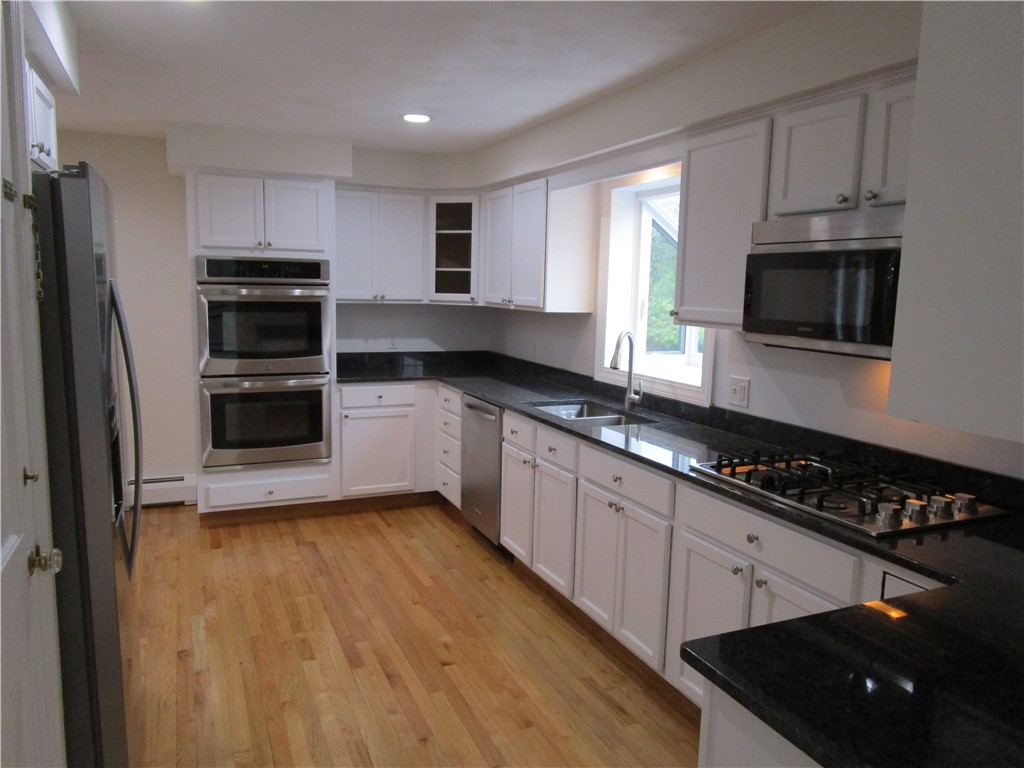 524 Middle Road East Greenwich, RI 02818 - Photo 4 of 25 Gallery Image 4