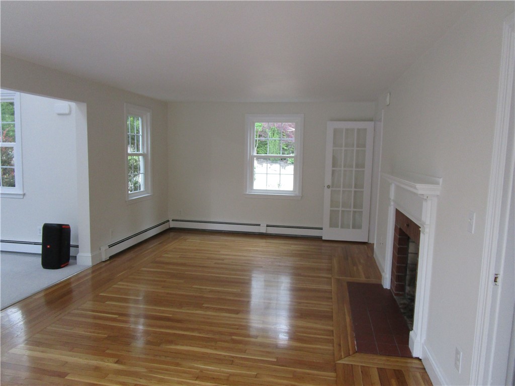 524 Middle Road East Greenwich, RI 02818 - Photo 8 of 25 Gallery Image 8