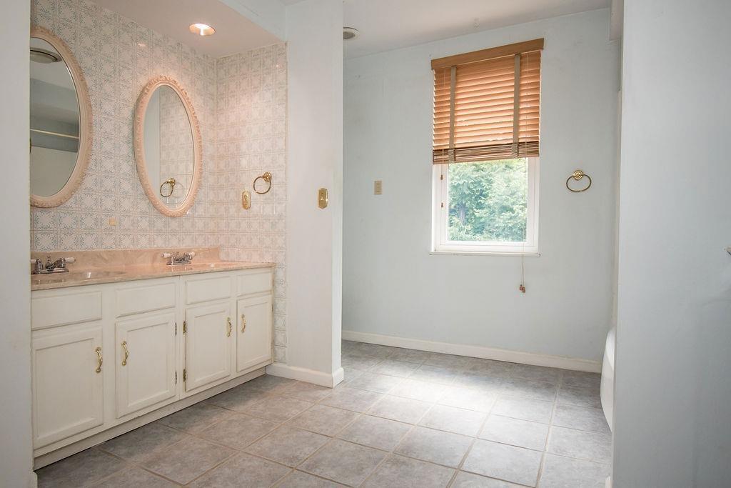 1518 Nagel Road Cincinnati, OH 45255 - Photo 35 of 42 Gallery Image 35