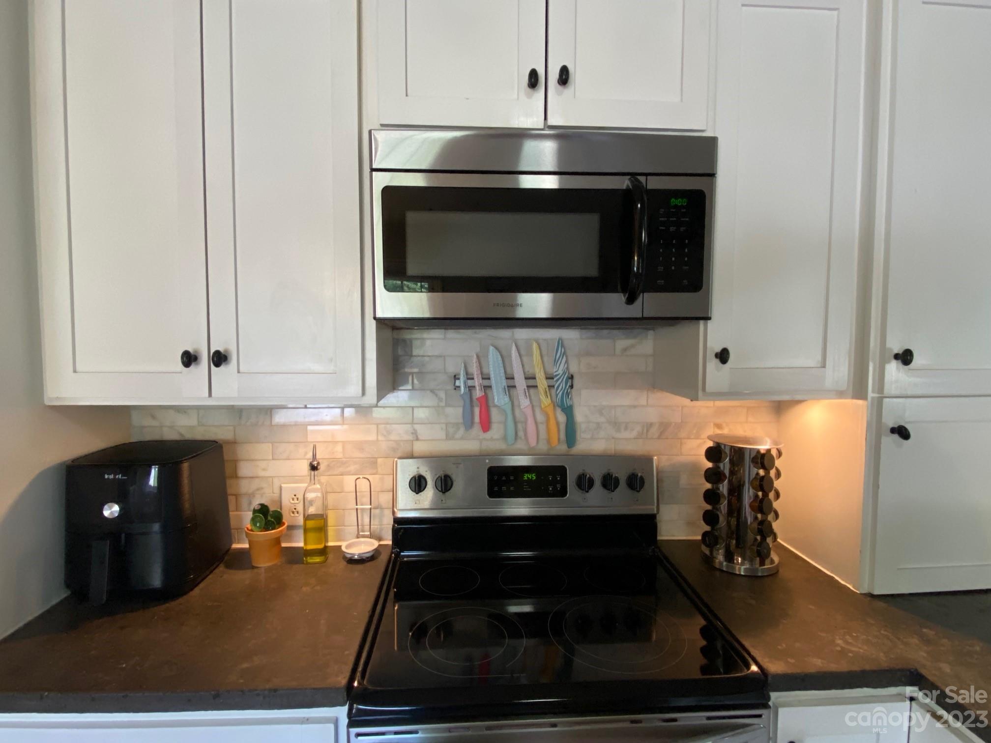 5901 Potter Road Matthews, NC 28104 - Photo 16 of 38 a kitchen with a stove and a microwave