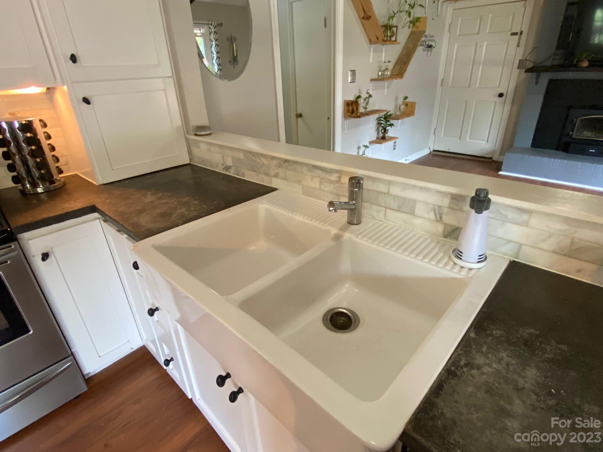 5901 Potter Road Matthews, NC 28104 - Photo 18 of 38 a bathroom with a tub sink and mirror