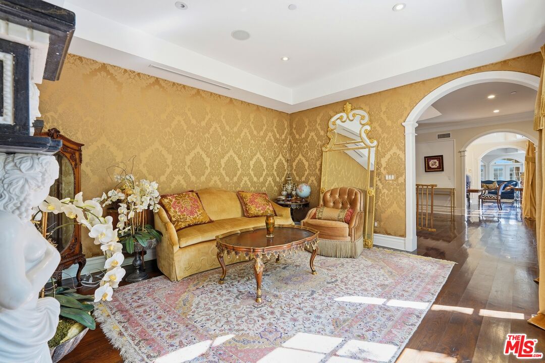 900 Chantilly Road Los Angeles, CA 90077 - Photo 37 of 46