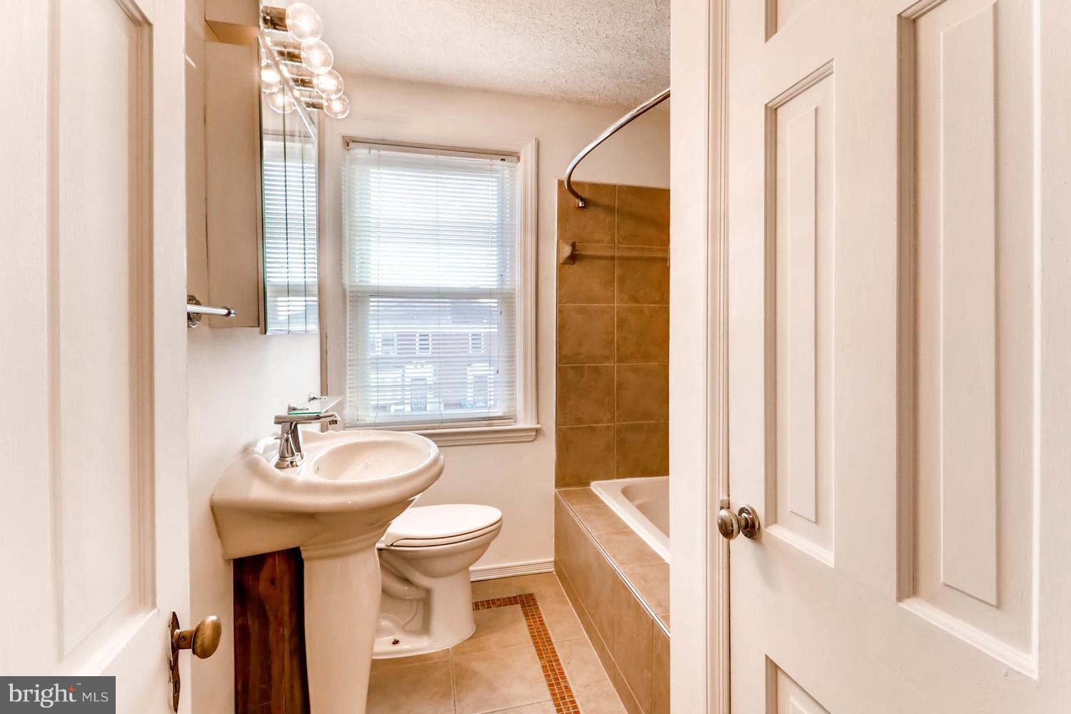 1518 Medford Road Baltimore, MD 21218 - Photo 15 of 25 Bath