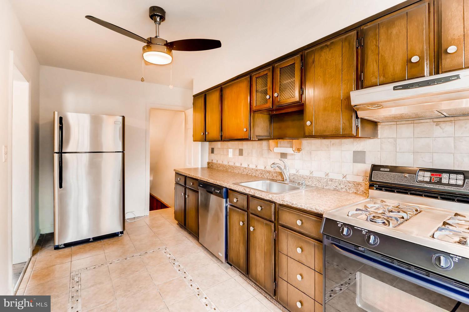 1518 Medford Road Baltimore, MD 21218 - Photo 3 of 25 Kitchen