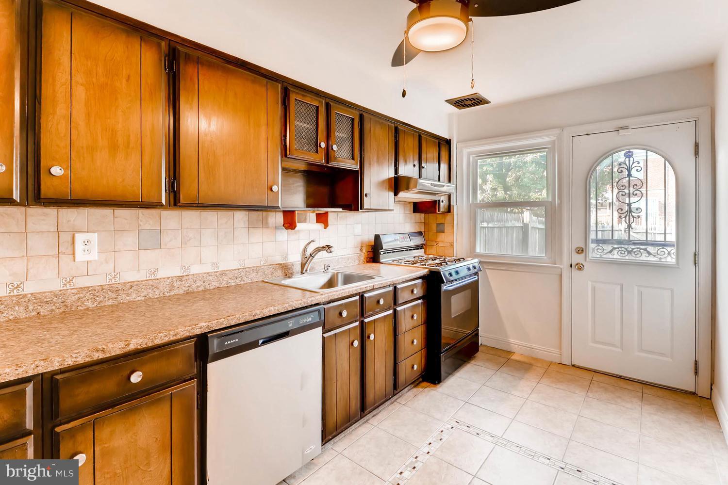 1518 Medford Road Baltimore, MD 21218 - Photo 10 of 25 Kitchen