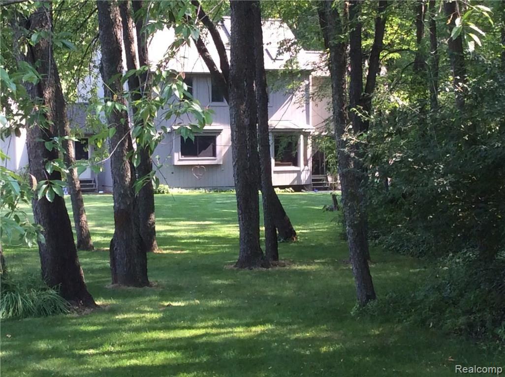 12555 Larkins Road Brighton, MI 48114 - Photo 9 of 35 image.jpg