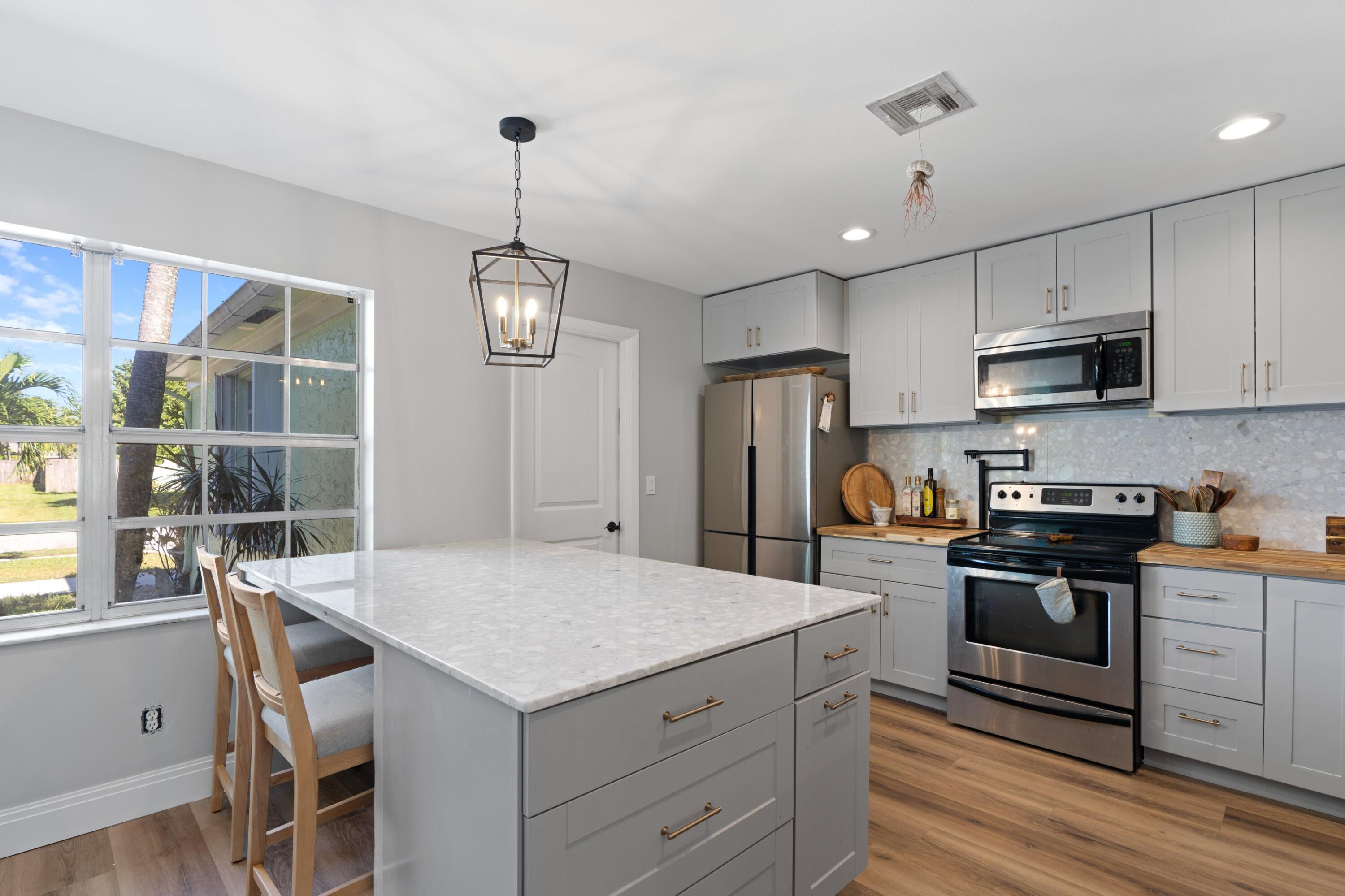 177 Arrowhead Circle Jupiter, FL 33458 - Photo 6 of 24 Kitchen