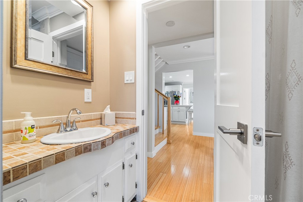 1510 East Maple Avenue El Segundo, CA 90245 - Photo 22 of 39 Bath 1