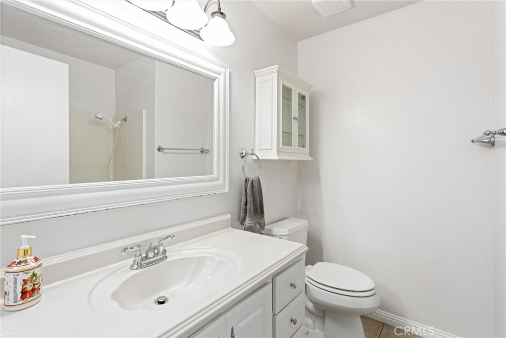 19934 Windwood Circle Riverside, CA 92508 - Photo 18 of 32 Primary bathroom