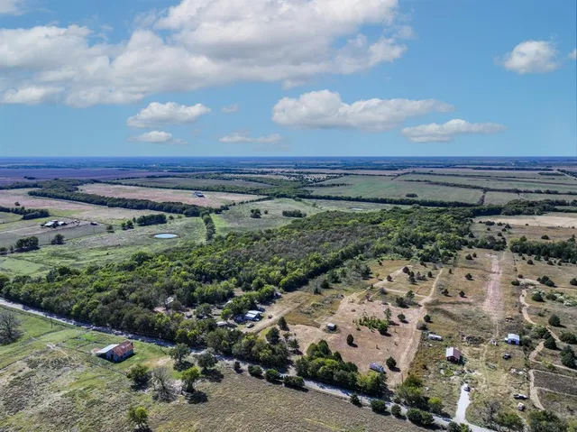 a view of a pathway with a yard