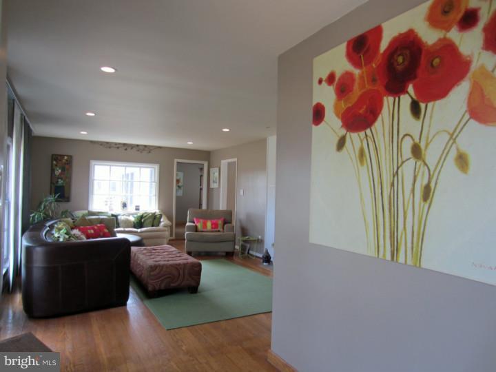 7035 Groveland Road Pipersville, PA 18947 - Photo 3 of 21 Foyer