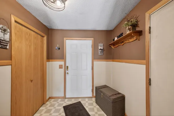 $409,000 | 811 Broadway Avenue, Wabasha, MN 55981