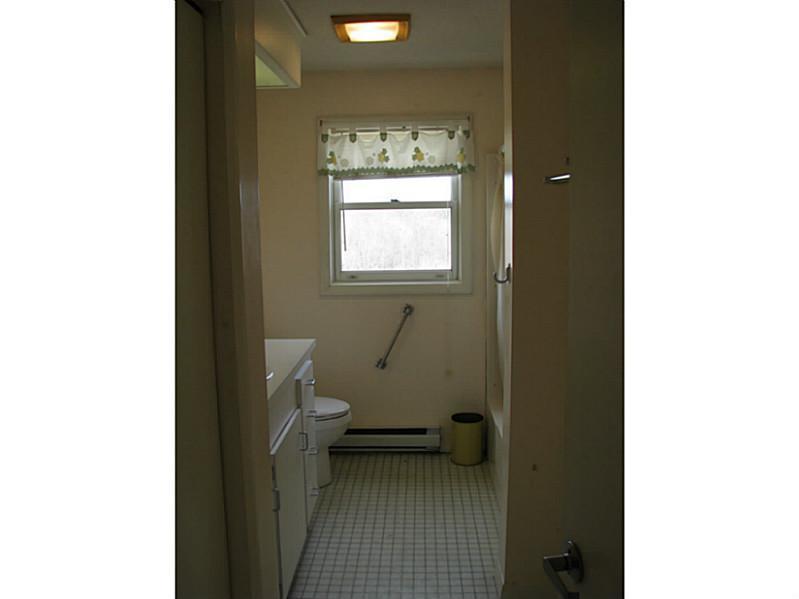 15 Ridgeview Drive Thomaston, ME 04861 - Photo 11 of 35 Bathroom.