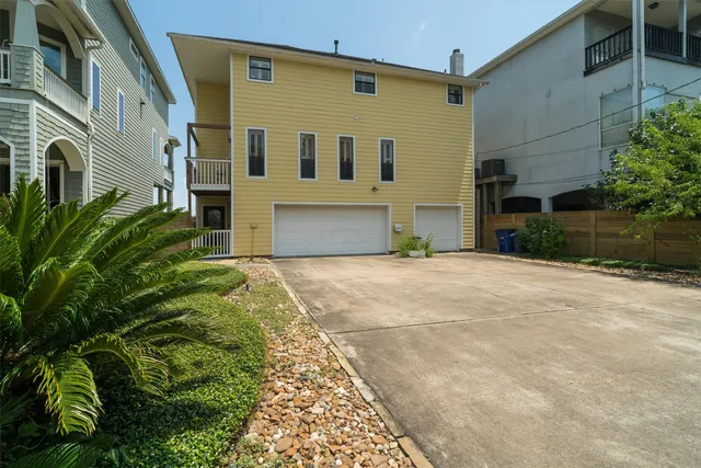 $950,000 | 804 Bay Avenue, Kemah, TX 77565