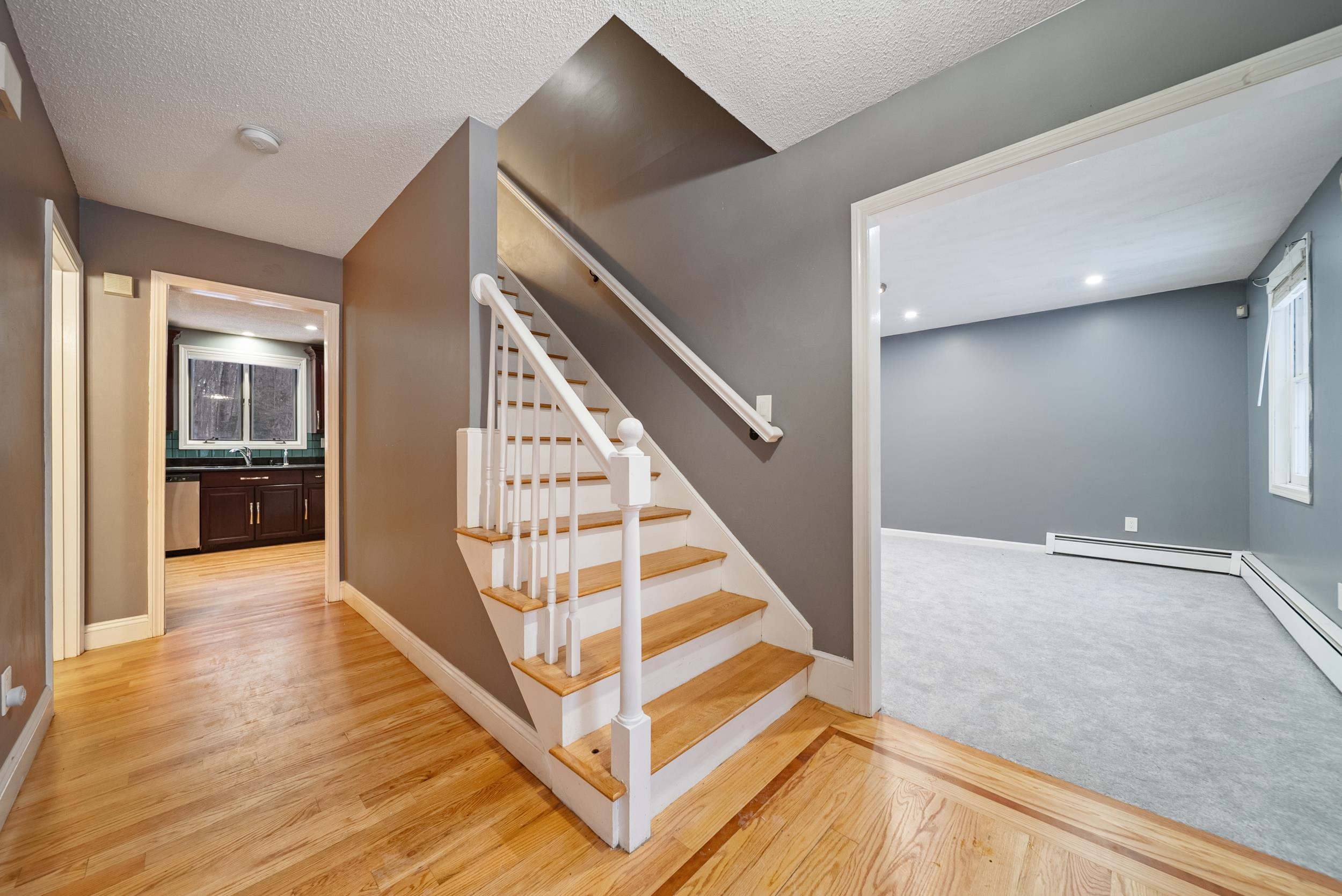 18 Lorri Road Derry, NH 03038 - Photo 5 of 45