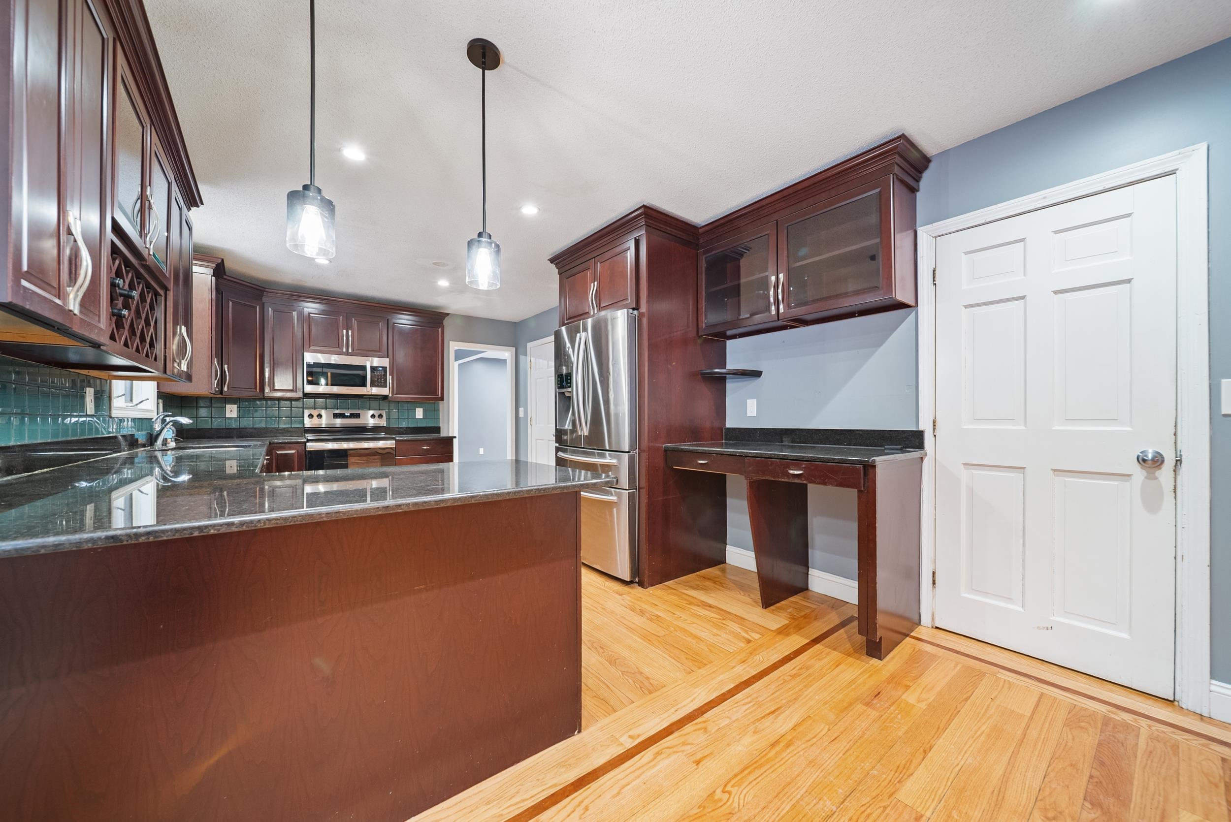 18 Lorri Road Derry, NH 03038 - Photo 8 of 45