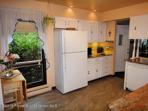 717 Scott Road Clarks Summit, PA 18411 - Photo 10 of 28 Gallery Image 10