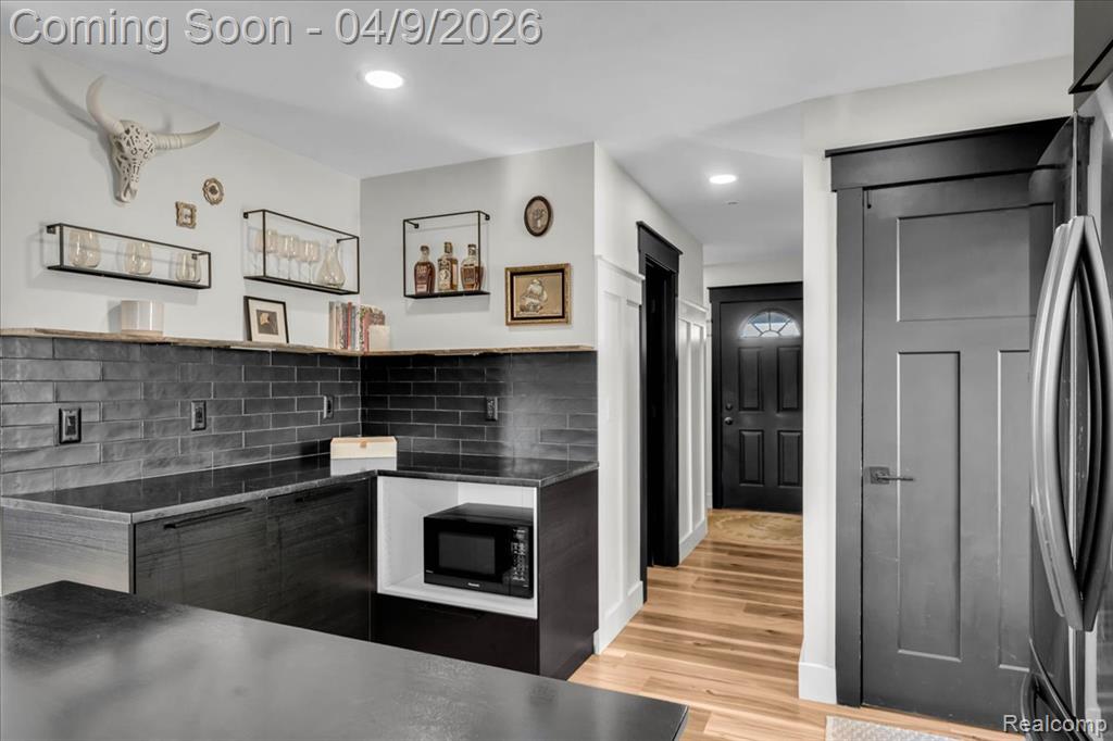 410 Stratford Road Ferndale, MI 48220 - Photo 4 of 38