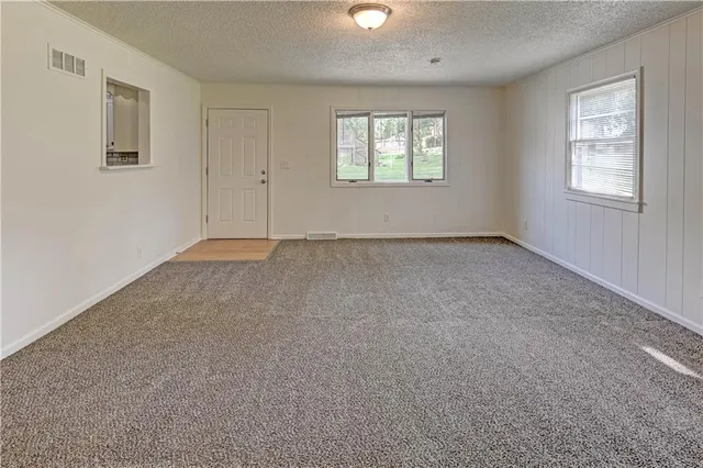 $324,900 | 8805 Grandview Street, Overland Park, KS 66212