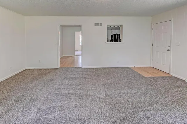 $324,900 | 8805 Grandview Street, Overland Park, KS 66212