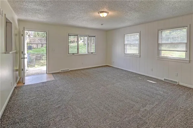 $324,900 | 8805 Grandview Street, Overland Park, KS 66212