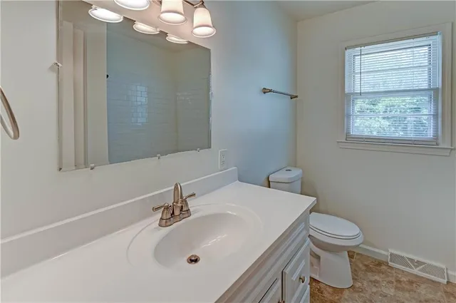 $324,900 | 8805 Grandview Street, Overland Park, KS 66212