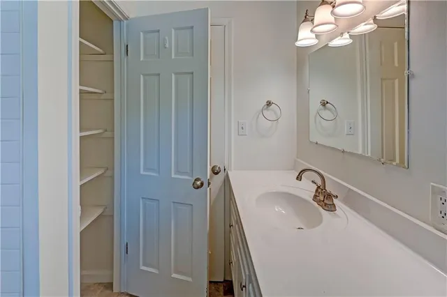 $324,900 | 8805 Grandview Street, Overland Park, KS 66212