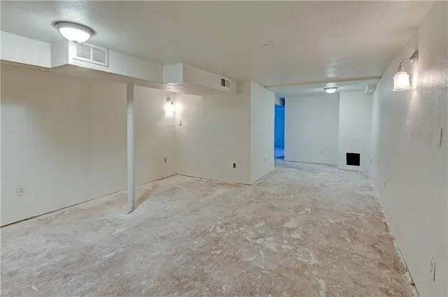 $324,900 | 8805 Grandview Street, Overland Park, KS 66212