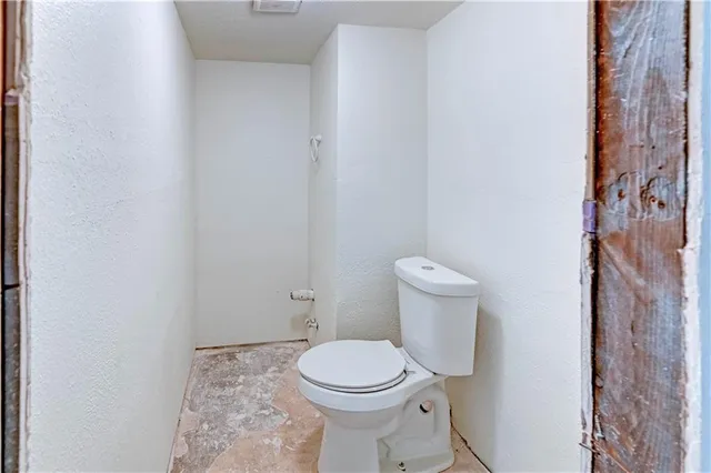 $324,900 | 8805 Grandview Street, Overland Park, KS 66212