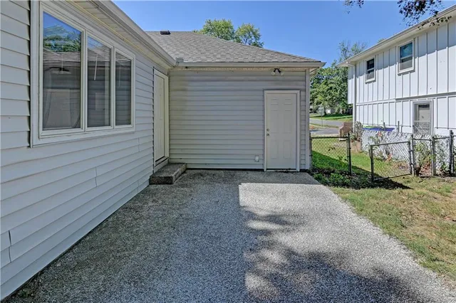 $324,900 | 8805 Grandview Street, Overland Park, KS 66212