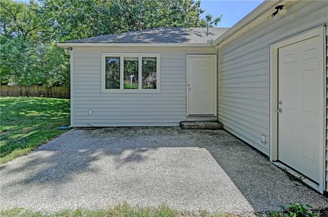 $324,900 | 8805 Grandview Street, Overland Park, KS 66212