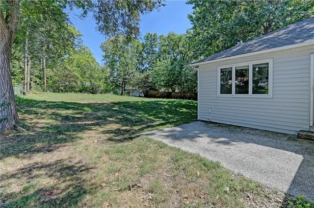 $324,900 | 8805 Grandview Street, Overland Park, KS 66212