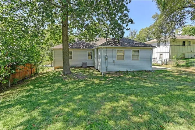 $324,900 | 8805 Grandview Street, Overland Park, KS 66212