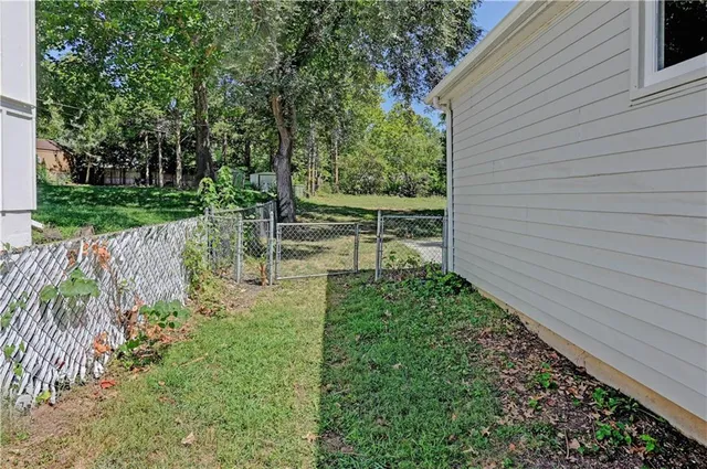 $324,900 | 8805 Grandview Street, Overland Park, KS 66212