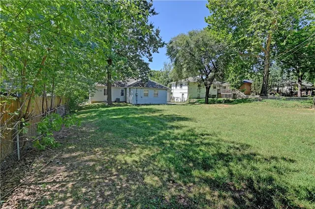 $324,900 | 8805 Grandview Street, Overland Park, KS 66212