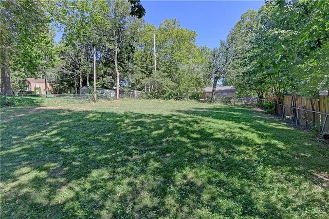 $324,900 | 8805 Grandview Street, Overland Park, KS 66212