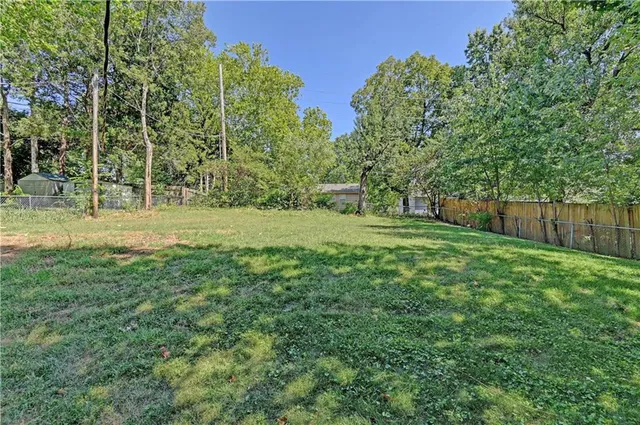 $324,900 | 8805 Grandview Street, Overland Park, KS 66212