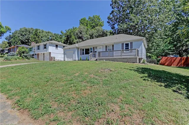 $324,900 | 8805 Grandview Street, Overland Park, KS 66212