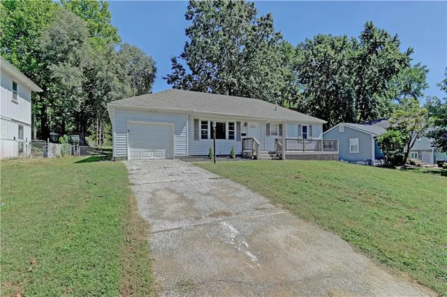 $324,900 | 8805 Grandview Street, Overland Park, KS 66212