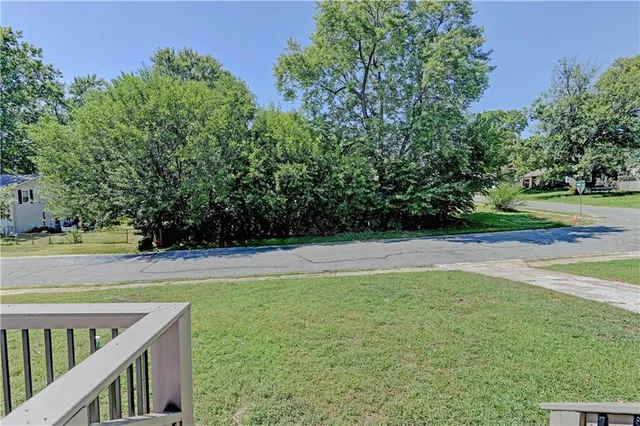 $324,900 | 8805 Grandview Street, Overland Park, KS 66212